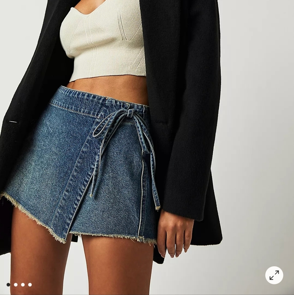 Free People Emmy Medium Wash Skorts As Worn By Taylor Swift. Size 10.